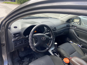 Toyota Avensis D-4D 2008 (3 foto / 9)