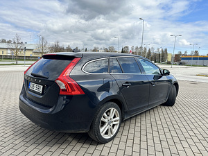 Volvo v60 (1 фото из 8)