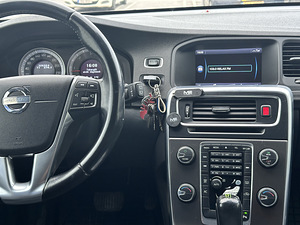 Volvo v60 (8 фото из 8)