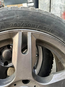 Литые диски 17x7, ET40, 4x114.3 с шинами 205/50/17 (4 фото из 5)