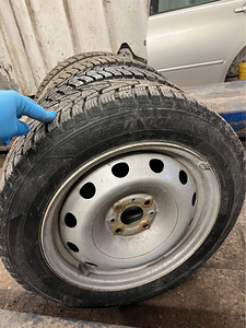 185/60/15 Hankook alla 1000km sõitnud naastrehvid ja veljed (3 foto / 4)