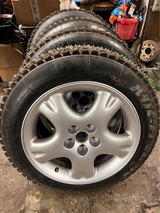 Шипованные шины Michelin с дисками 16x6 дюймов 5X100 (3 фото из 3)