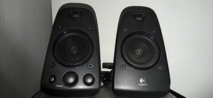 Logitech Z623 Динамики 2.1. (2 фото из 3)