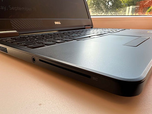 Dell Latitude E5550 (5 foto / 5)