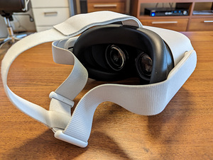 Oculus VR Quest 2 (Meta Quest) (1 фото из 2)