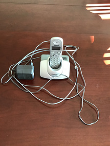 Lauatelefon Panasonic (1 foto / 2)
