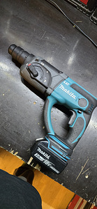 DHR202 makita 18v перфоратор+3Ah аккумулятор. (2 фото из 2)