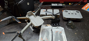 DJI AIR 2 fly more combo (1 foto / 2)