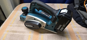Makita akuhöövel dkp180 +5ah aku (1 foto / 2)