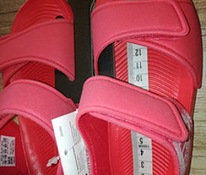 Новые розовые сандалии Adidas