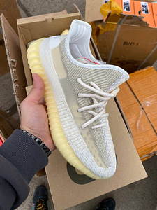 Adidas Yeezy 350 (2 foto / 3)