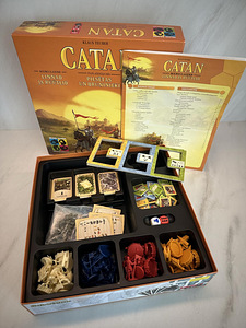 Lauamäng Catan laiend "Linnad ja rüütlid" (1 foto / 2)