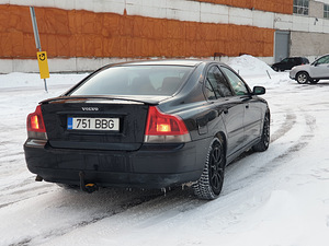 Volvo s60 120kw D5 (4 foto / 8)