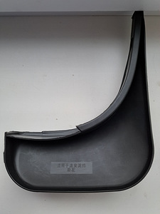 Kaitsmed VW Touran 2003-2009 Caddy 2004-2009 tagumisele külj (2 foto / 2)