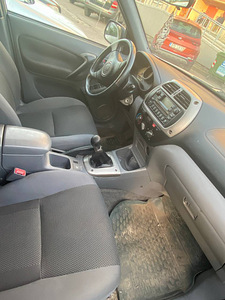 TOYOTA RAV4 (7 foto / 11)