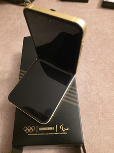 Samsung Galaxy Flip 6 (2 foto / 7)