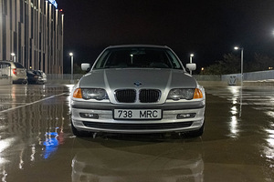 BMW 320i 110kw (1 foto / 8)