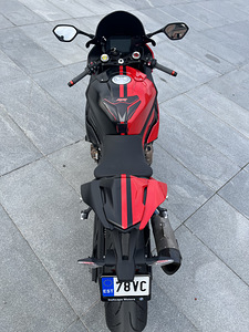 BMW S1000RR (10 фото из 10)