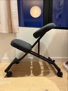 Ikea EIFRED Kneeling chair, Gunnared black-grey (2 foto / 2)