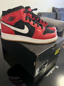 Jordan 1 (2 фото из 3)