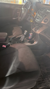 Toyota RAV4 (9 фото из 10)