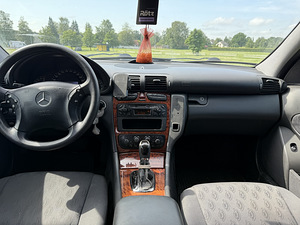 MERCEDES-BENZ C 200 CDI (9 foto / 9)