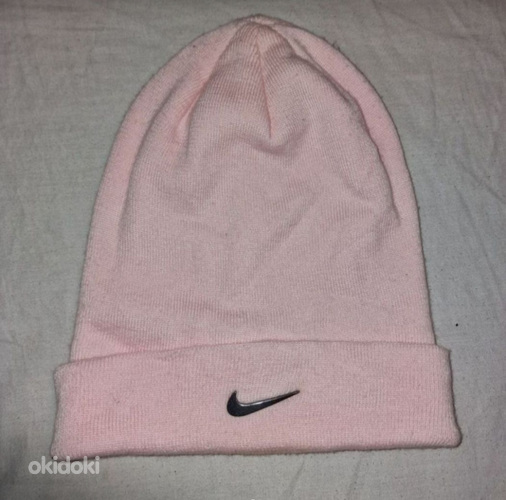 Шапка Nike для женщин (фото #1)