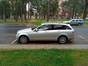 Мерседес-Бенц С220 автомат 2009 (1 фото из 10)