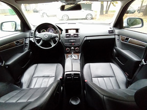 Мерседес-Бенц С220 автомат 2009 (8 фото из 10)