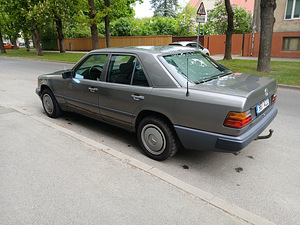 Mercedes-Benz 300D автомат 1988 (5 фото из 13)