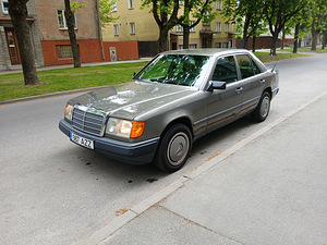 Mercedes-Benz 300D автомат 1988 (6 фото из 13)