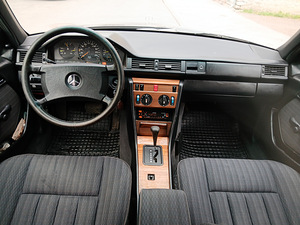 Mercedes-Benz 300D автомат 1988 (12 фото из 13)