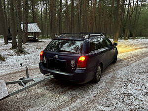 Toyota Avensis (5 foto / 8)