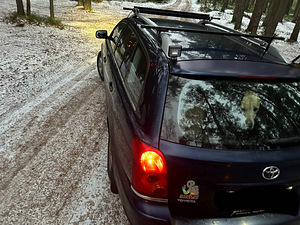 Toyota Avensis (3 foto / 8)