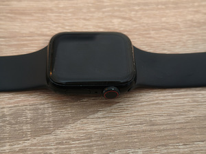 Apple Watch SE (2022) 40 мм GPS + LTE (4 фото из 5)