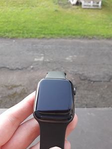 Apple Watch Series 4 44 (2 foto / 2)