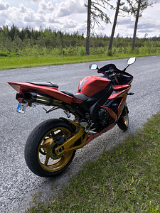Yamaha YZF - R1 - 2005 (3 foto / 6)