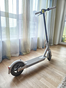 Электросамокат Xiaomi Mi Electric Scooter 3 (2 фото из 4)