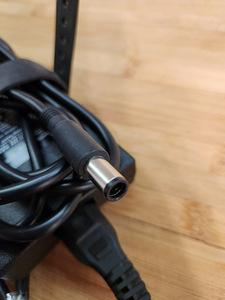 Dell laadija / adapter 130W (19.5V 6.7A 7.4mm) (2 foto / 3)