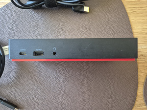 Lenovo Thinkpad USB-C Gen2 dock / dokk + Lenovo 90W laadija (2 foto / 6)