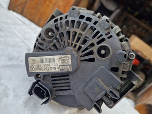 Mercedes-Benz Generaator A6421540402 (2 foto / 3)