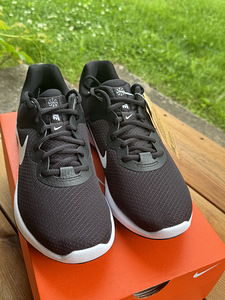 Nike, размер 41 (2 фото из 3)