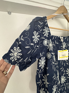 Anne Klein- Pidulik, stiilne tikanditega naiste pluus (3 foto / 4)