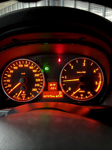 BMW 320d 120kw (8 foto / 10)