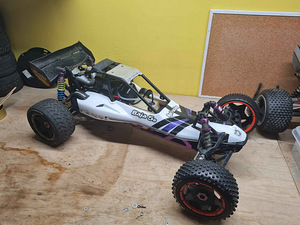 HPI Baja 5B (1 foto / 3)
