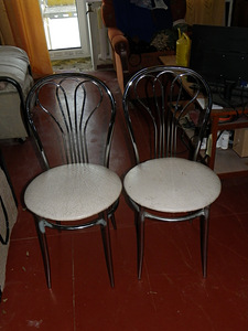 Kaks tooli.
