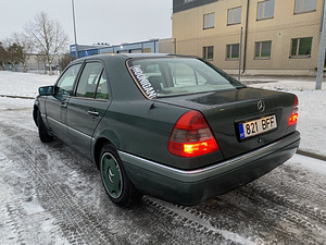 Mercedes-benz c180 90kw atm ÜV:08.2025 (5 foto / 11)