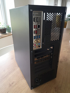 King of The Hill Gaming PC (4 foto / 10)