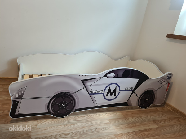 Voodi (auto kujuga)
