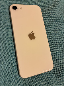 iPhone SE 2022 (5 foto / 8)
